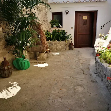 فندق مبيت وإفطار Badia Santa Maria De' Olearia (adults Only) 4*